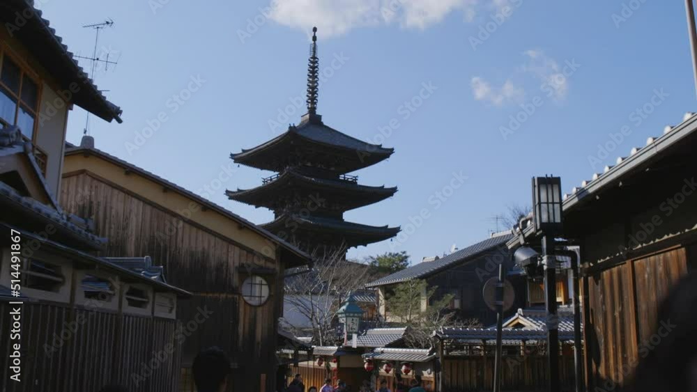 京都 八坂の塔 (移動撮影) Scenery with Pagoda in Kyoto, Japan. (Moving Shooting) 京都 八坂の塔 (移動撮影) Scenery with Pagoda in Kyoto, Japan. (Moving Shooting)