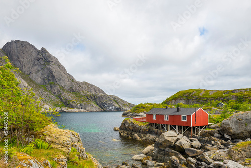 Nusfjord, Lofoten, Noruega 26/06/2015Nusfjord, pueblo de las Islas Lofoten en primavera. NoruegaNusfjord, Lofoten, Norway 06/26/2015Nusfjord, village on the Lofoten Islands in spring. Norway