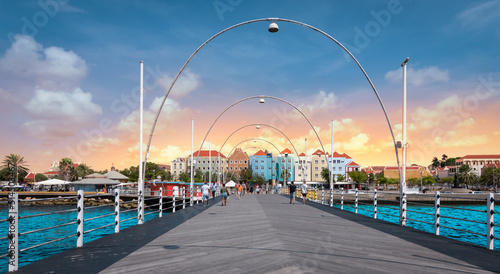 Obraz na płótnie Floating pontoon bridge, Willemstad, Curacao. w salonie