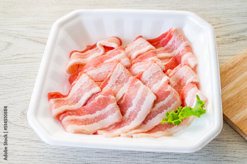 カナダ産　豚バラ焼き肉用薄切り肉