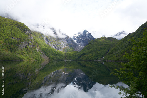 Fototapeta Naklejka Na Ścianę i Meble -  beautiful glacier lake in norway