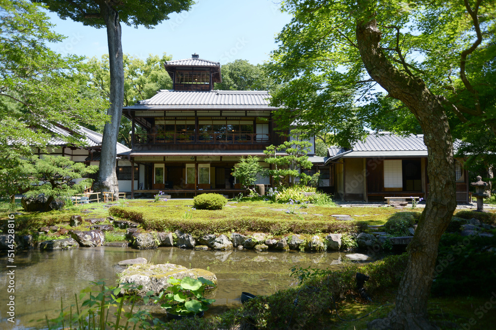 旧三井家下鴨別邸 庭の池から母屋と茶室を望む 京都市左京区下鴨 旧三井家下鴨別邸 庭の池から母屋と茶室を望む 京都市左京区下鴨