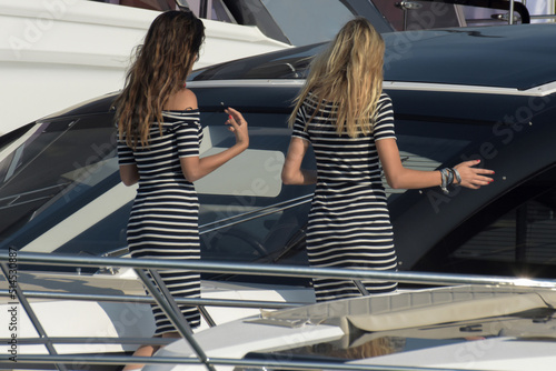 Foto Hostes sullo Yacht