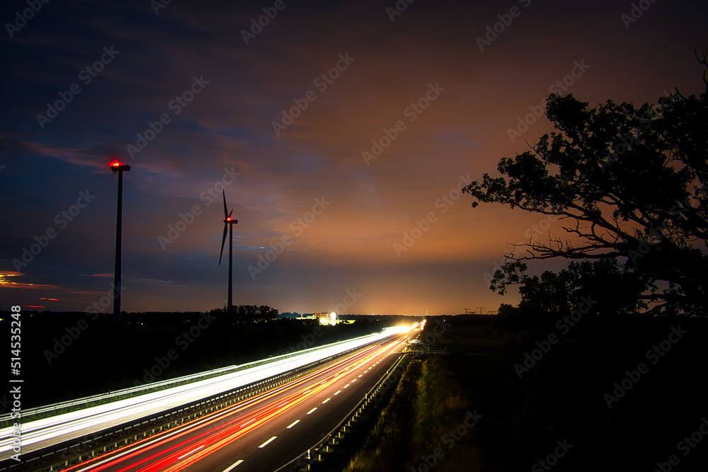 Langzeitbelichtung - Autobahn - Strasse - Traffic - Travel - Background - Line - Ecology - Highway - Night Traffic - High quality photo