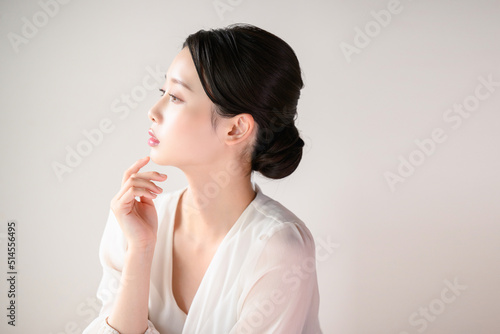 美しい日本人女性の横顔