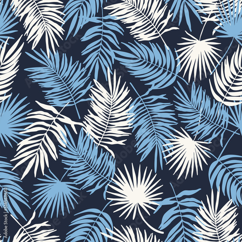 Tropical leaves seamless pattern. Jungle floral vector illustration. Abstract botanical background. Palm trees branches fashion print for fabric, package, paper