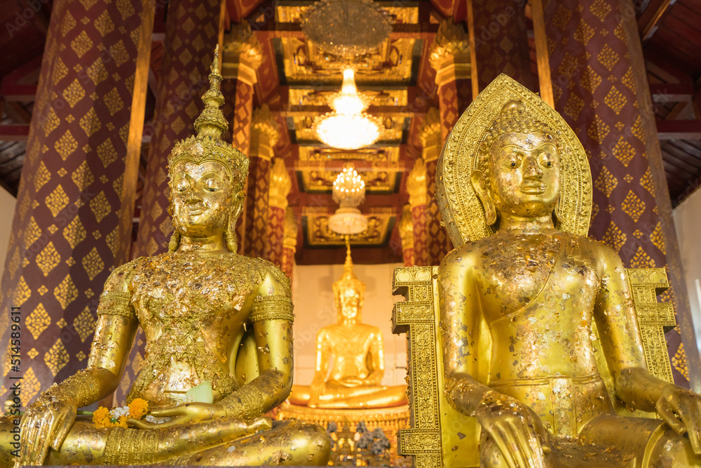 Obraz premium Ancient buddha statue in antique ubosot at Thailand temple