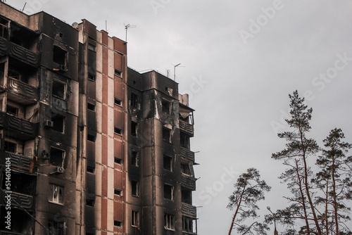 Obraz na płótnie Irpin, Kyiv Oblast, Ukraine. Cities of Ukraine after the Russian occupation. destroyed civilian building in city of Irpin, northwest of Kyiv. w salonie
