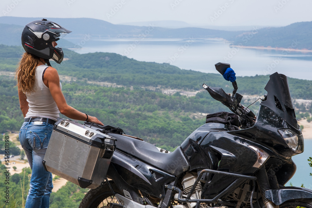 Obraz premium Motorcyclist traveller around the world