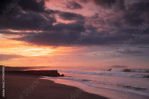 朝焼けの海岸 © 弘司 千葉
