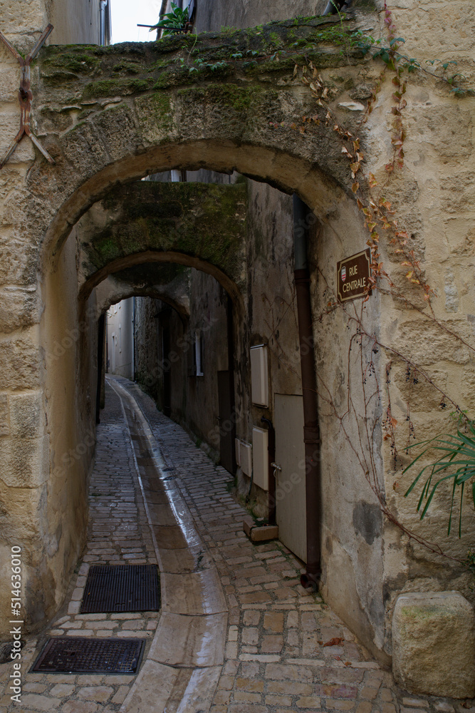 Narrow alley in the old town of Uzes