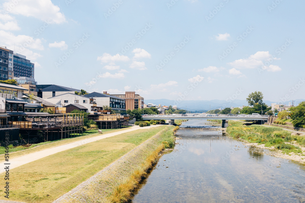 Fototapeta premium 初夏の京都、鴨川