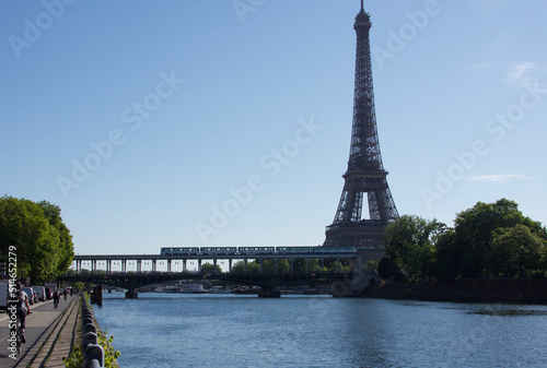 Metro and Bridge of Bir Hakeim, Beauty of Paris, détails.  © Natolie 
