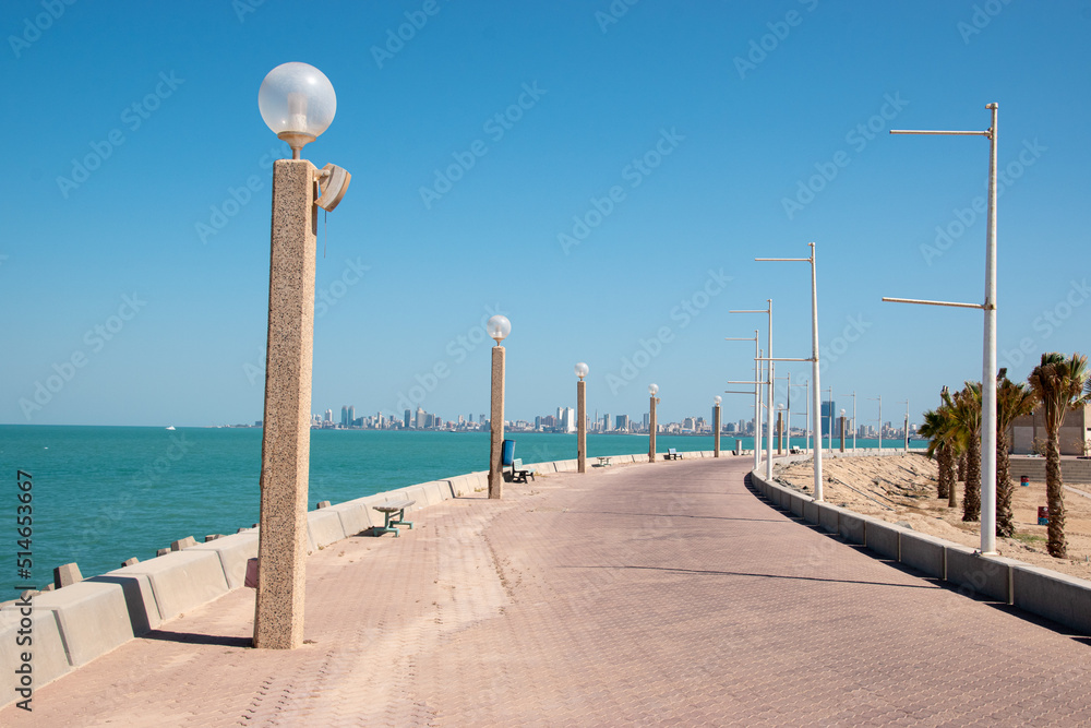 Naklejka premium A walkway following the Persian Gulf on the Green Island of Kuwait City, Kuwait