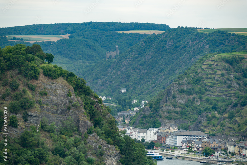 Blick von der Loreley über den Rhein nach St.Goartshausen Richtung Burg Maus