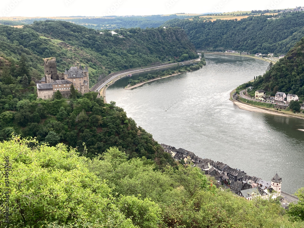 Blick auf den Rhein vom Aussichtspunkt Dreiburgenblick