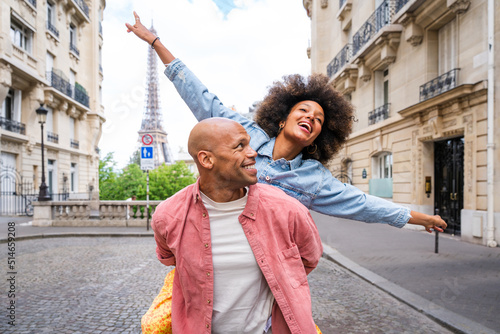 Photography Afro-american beautiful couple in love visiting Paris
