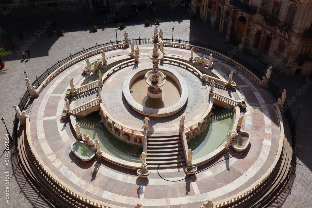 Palermo, Sicily (Italy): Praetorian Fountain (Fontana Pretoria), baroque site in Piazza Pretoria or also know as square of Shame