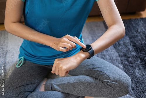Relieve stress, relax muscles, practice breathing, exercise, meditate. Women exercise using smart watch to record exercise data.