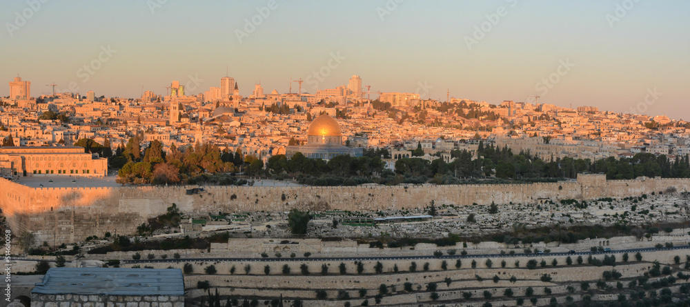 Fototapeta premium Panorama. Dawn on the Temple Mount in Jerusalem.