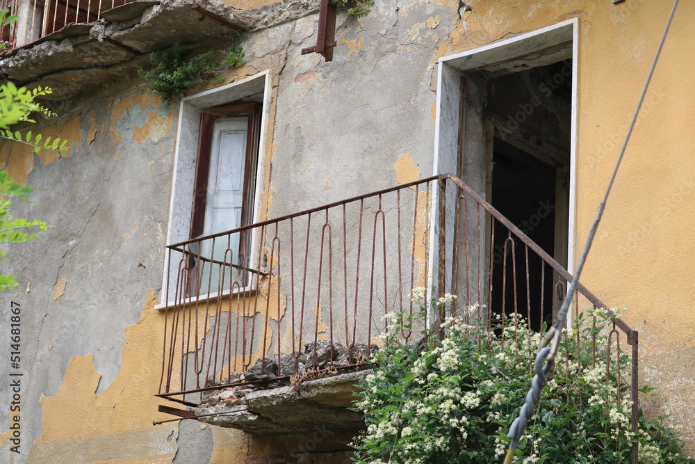 Discover the beauty of Conza della Campania with our photo of an old, abandoned house. Explore the rich history of the Campania region, Italy through its stunning architecture.
