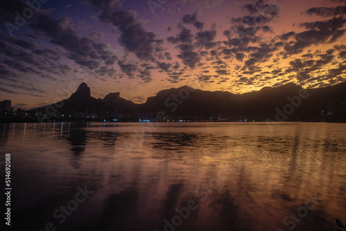 Puesta de sol en la Laguna Rodrigo de Freitas, Rio de janeiro - Brasil 2