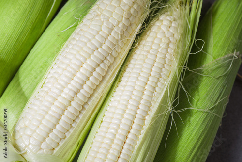 Canvastavla close up of sweet white corn cobs background