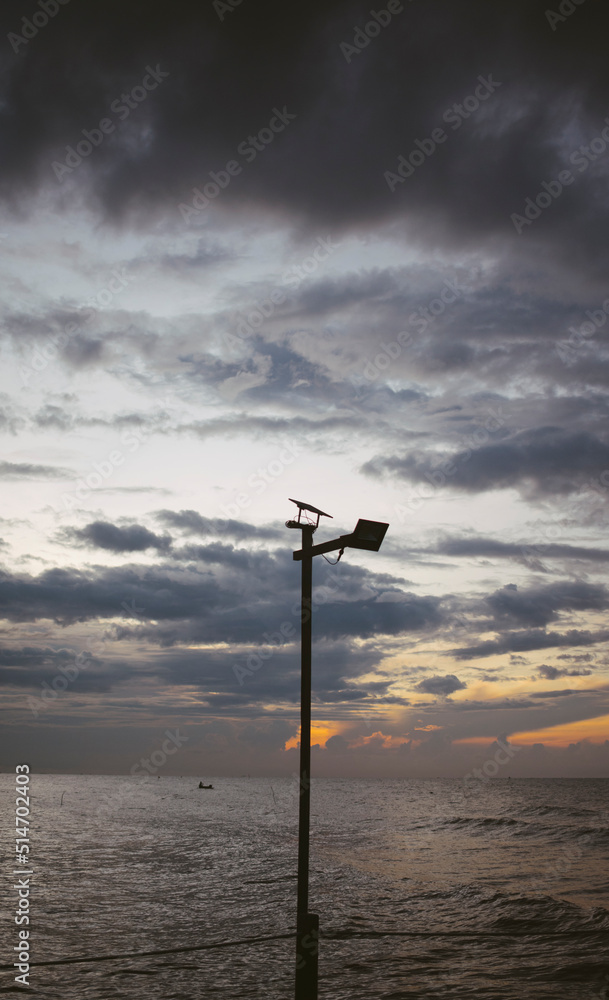 Obraz premium a sollar cell at sunrise