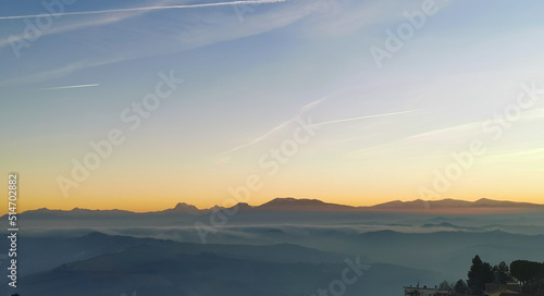 Monti Appennini e vallate al tramonto