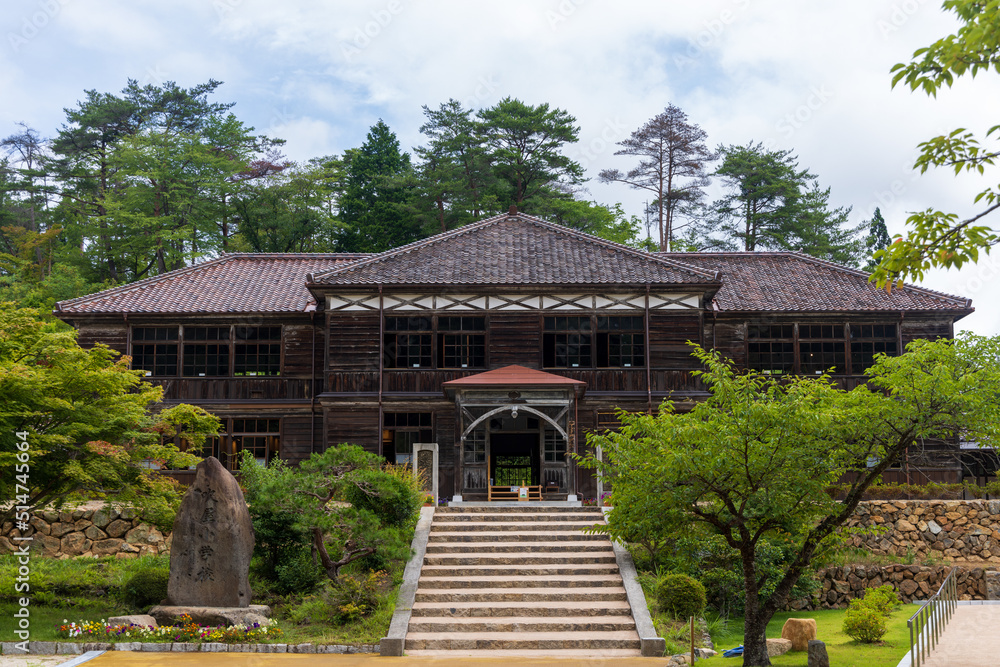 日本の岡山県吹屋の古くて美しい学校