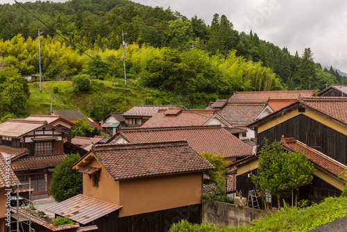 日本の岡山県の吹屋のとても美しい町の風景 © 仁 藤原