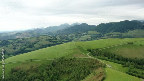 survol des vallées des Pyrénées dans le département des Hautes-Pyrénées photo