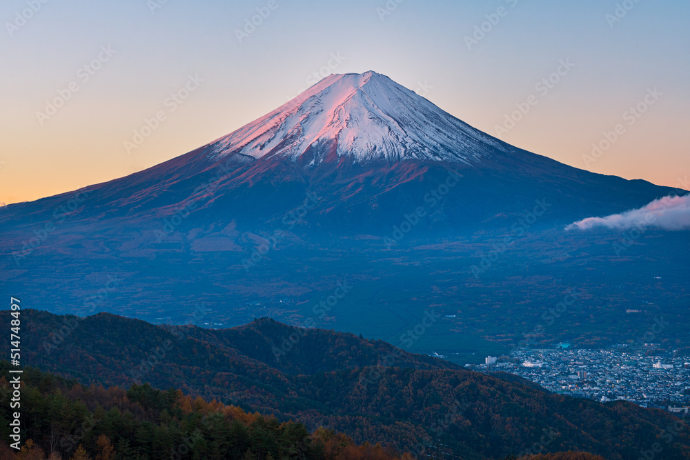 西川林道より望む富士山の夜明け