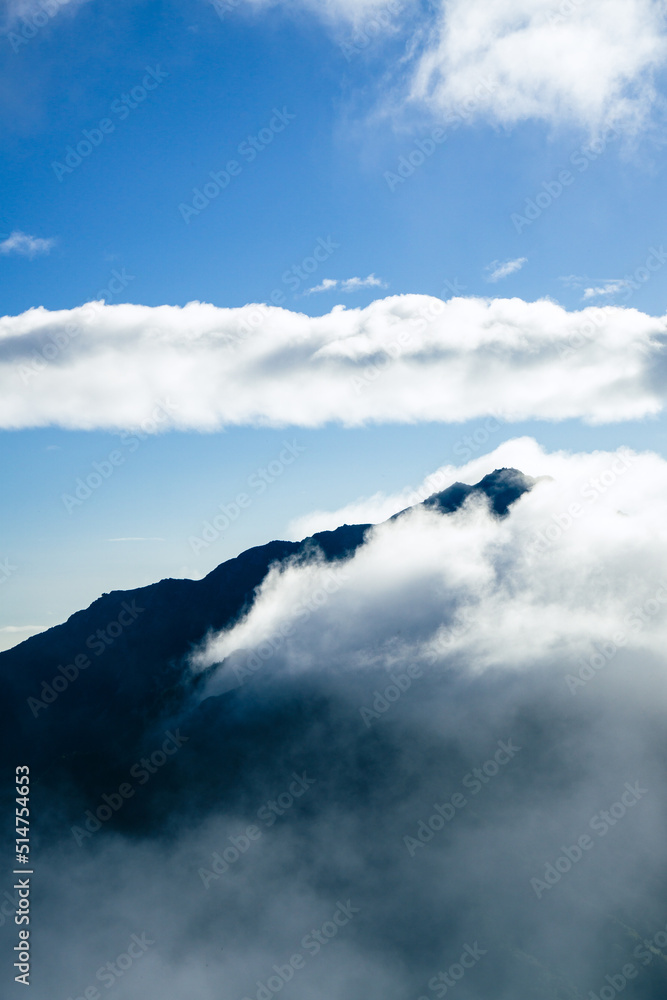 雲に包まれた甲斐駒ヶ岳