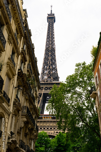 Paris street and in the background part of the eiffel tower in France. © Jenni Ventura Martil