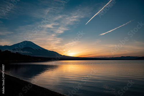 Wallpaper Mural 山梨　山中湖と富士山 Torontodigital.ca