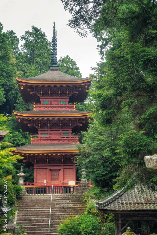 滋賀県近江八幡市「姨綺耶山 長命寺」の三重塔と初夏の風景 滋賀県近江八幡市「姨綺耶山 長命寺」の三重塔と初夏の風景