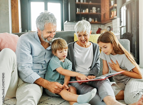Εκτύπωση καμβά grandchild family child grandparent grandfather happy together grandmother book