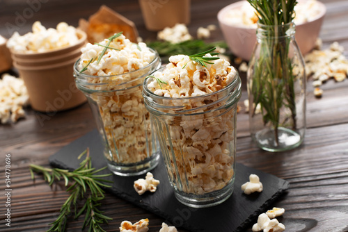 Obraz na płótnie Glasses with popcorn on slate tray on kitchen table w salonie