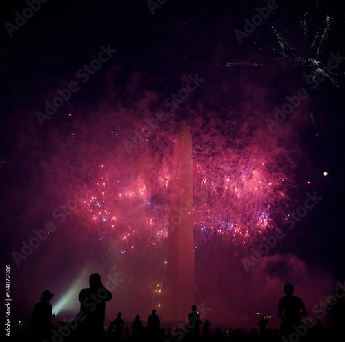 4th of July fireworks at Washington Monument on National mall, USA © João Kermadec