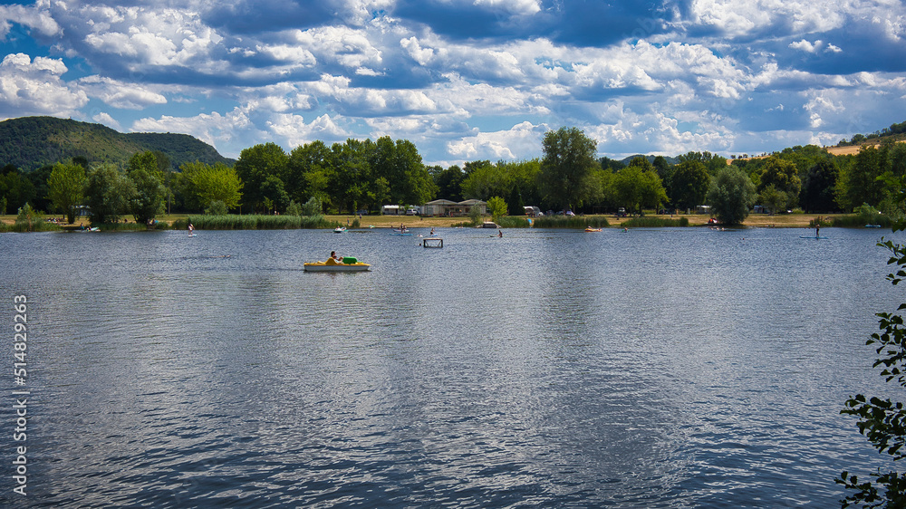 SUP auf dem See, Campingplatz in Porstendorf bei Jena, Thüringen	