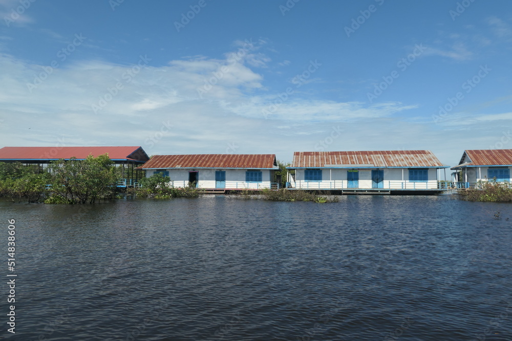 Maisons flottantes sur l'eau