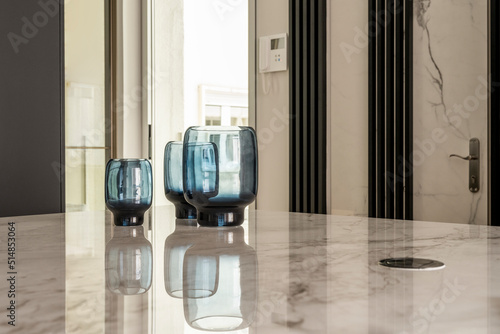 Billede på lærred Decorative blue glass vases on white marble top where they are reflected