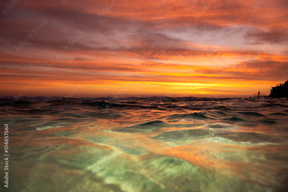 Obraz premium Sunrise over the ocean, Sydney, Australia