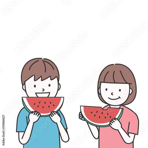 西瓜を食べる男の子と女の子
