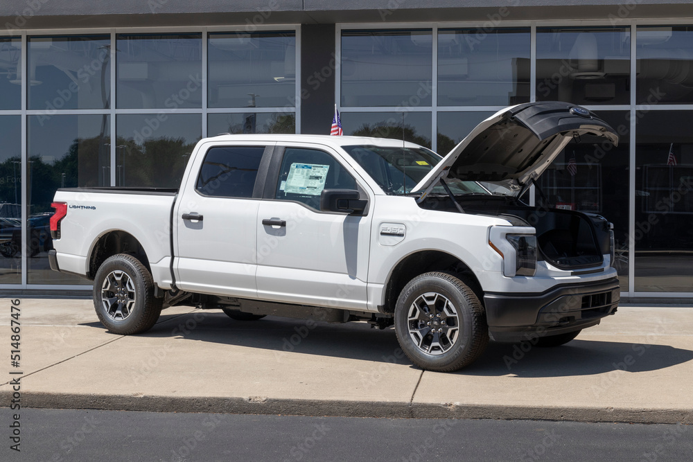 Foto de Ford F150 Lightning Frunk display. Ford offers the F150