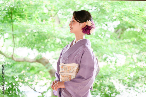 Foto 着物の女性の横向き