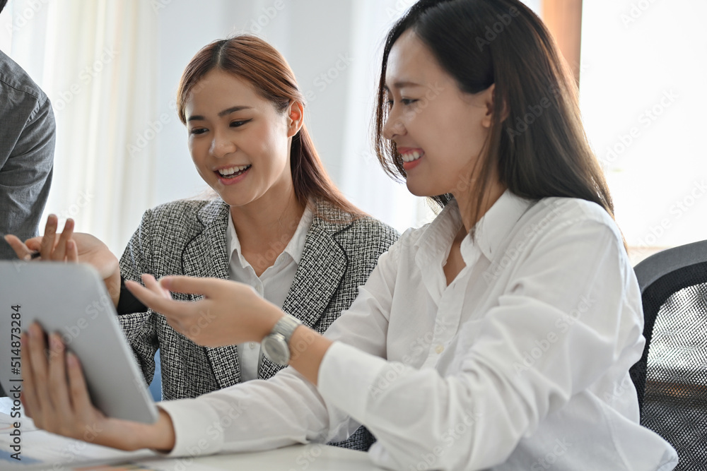 A group of Asian businesspeople or office workers are having a meeting in the office. A group of Asian businesspeople or office workers are having a meeting in the office.