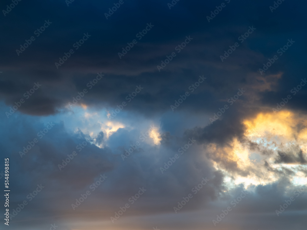 Obraz premium Dramatic sky with stormy clouds.