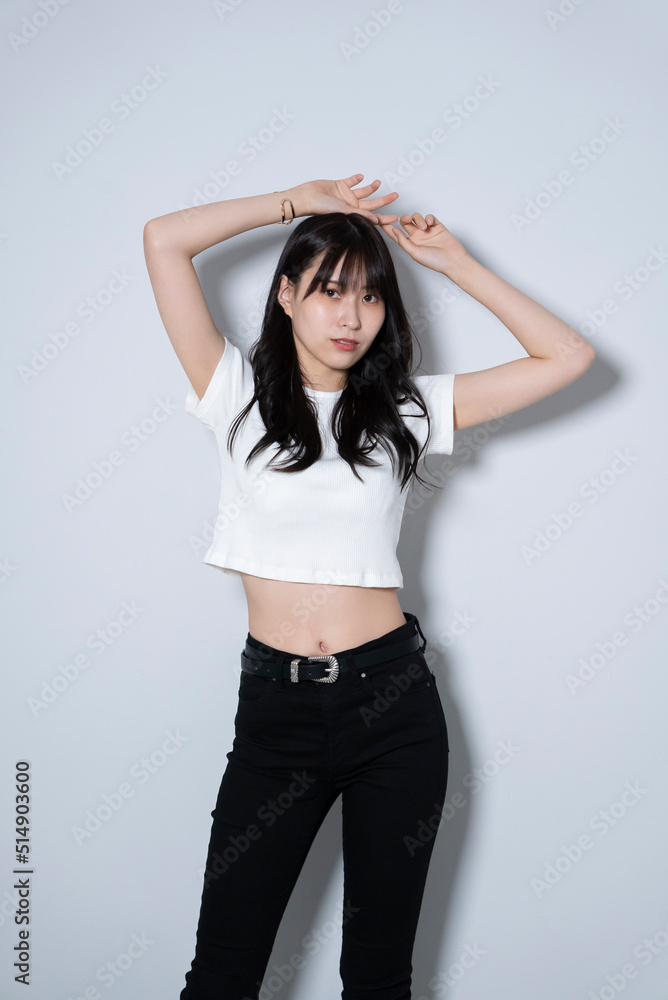 Fototapeta premium ストレッチをする女性